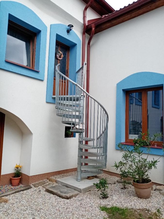 Penzion L'Isola Kunžak 外观 照片